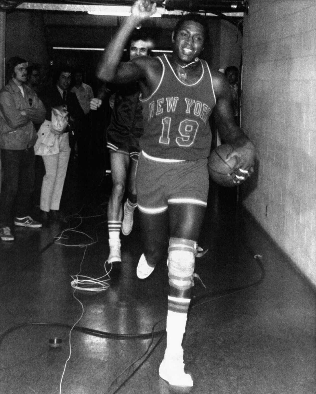1973: New York Knicks win NBA title over LA Lakers